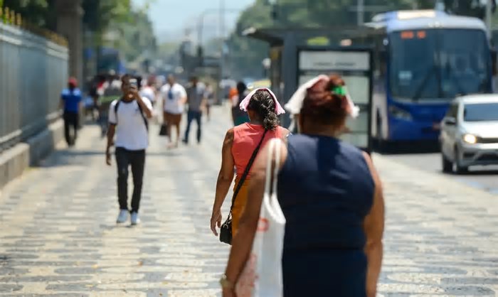 Rio atinge nível 4 de calor pela primeira vez e abre pontos de resfriamento