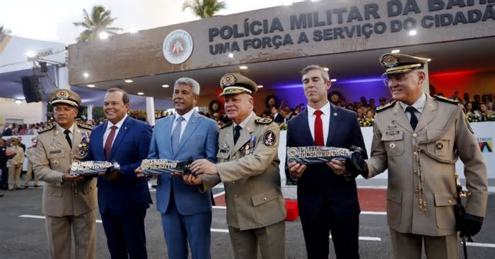 PM-BA completa 200 anos de existência e celebra marca com desfile nesta segunda