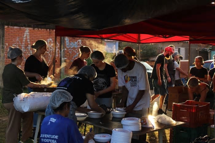 Cozinhas solidárias: exemplo de resistência frente ao fracasso do neoliberalismo (por Lucas Gertz Monteiro)