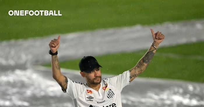Neymar chega de helicóptero em treino e internet não perdoa: 'Perdeu o bus' | OneFootball