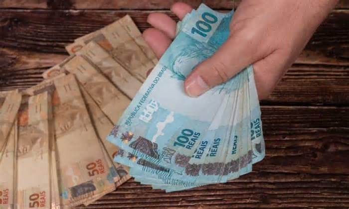 Salário mínimo de 2025 tem aumento de 7,5% e chega a R$ 1.518: veja impactos e detalhes