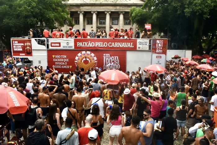 Imprensa Que Eu Gamo faz último desfile neste sábado após 30 anos de carnaval