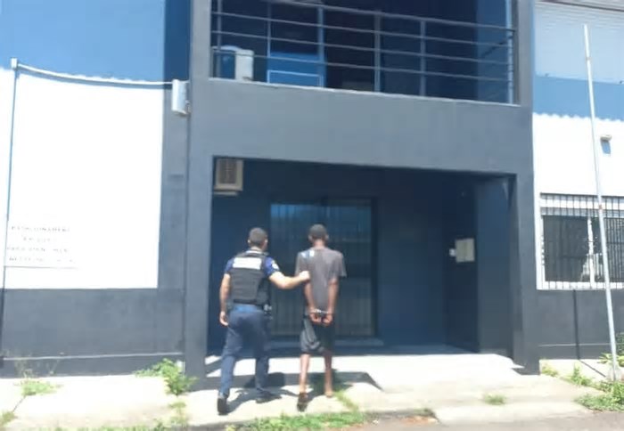 Após furtar residência, ladrão tenta vender objetos para a mesma vítima