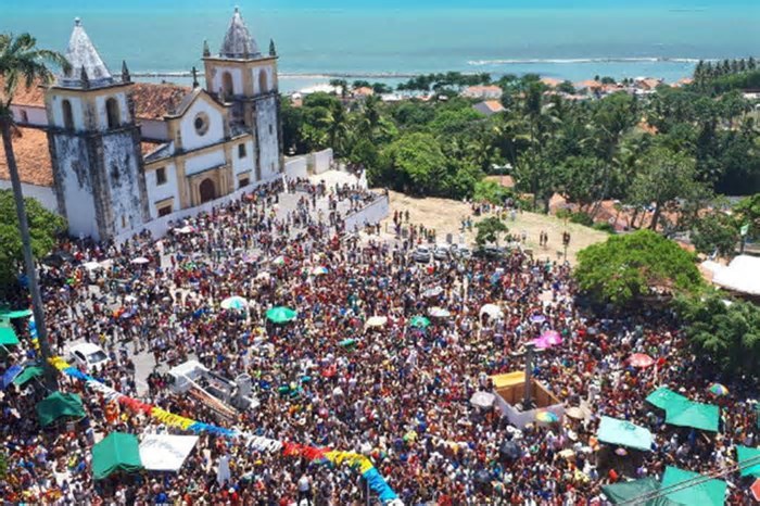 Carnaval: Apenas entidades privadas e órgãos públicos cadastrados poderão operar drones em Recife e Olinda