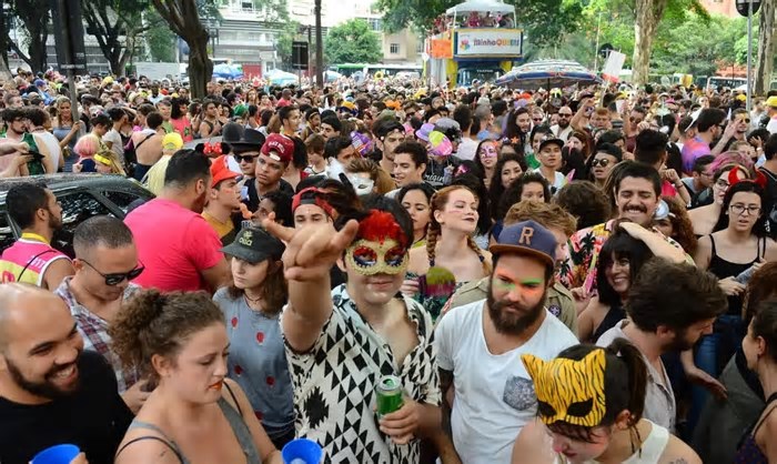 Me dá um dinheiro aí
