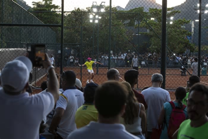 João Fonseca estreia no Rio Open como fenômeno geracional e com torcida 'fonsequizada'