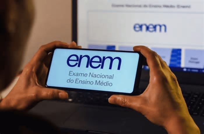 Governo de Goiás premia alunos que tiraram mais de 980 na redação do Enem