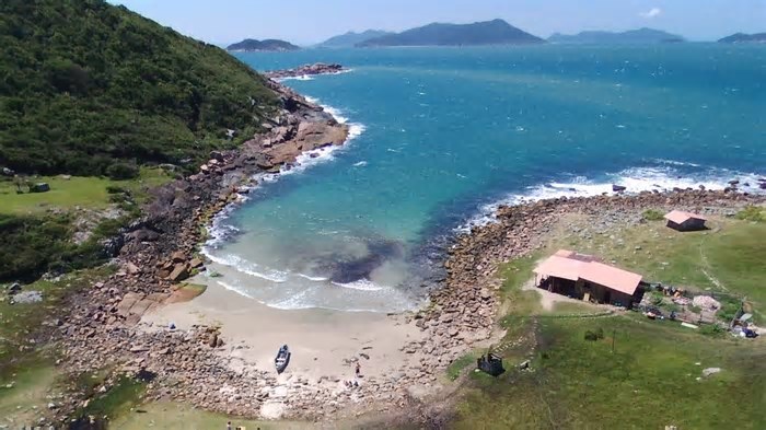 3 praias pouco conhecidas em Santa Catarina para explorar