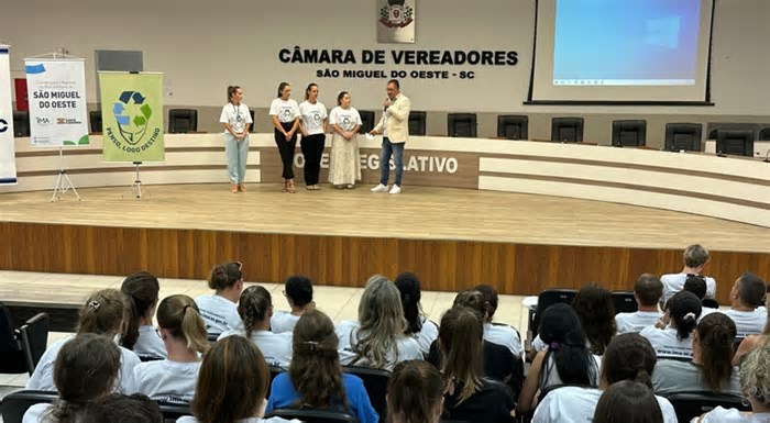 Capacitação sobre Resíduos Sólidos e Saúde Pública é realizada no Extremo Oeste Catarinense