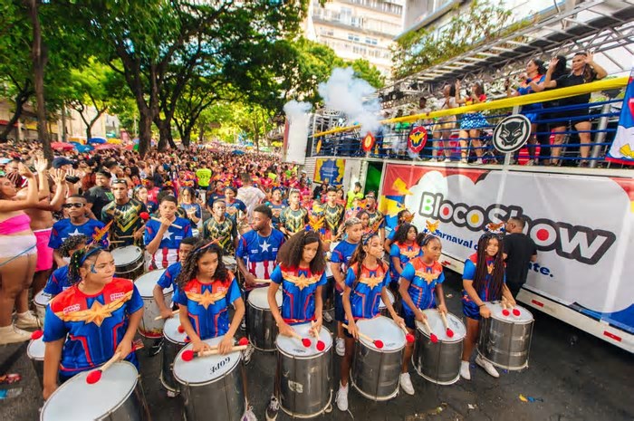 Carnaval em BH: grupo leva oficinas e shows para comunidades de BH como forma de inclusão