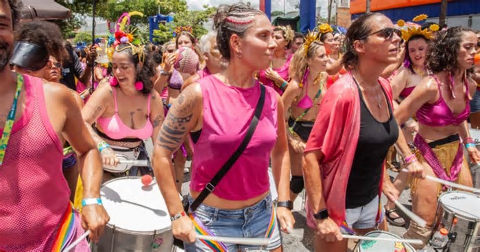 Carnaval deve movimentar cerca de R$ 1 bilhão na economia da capital mineira