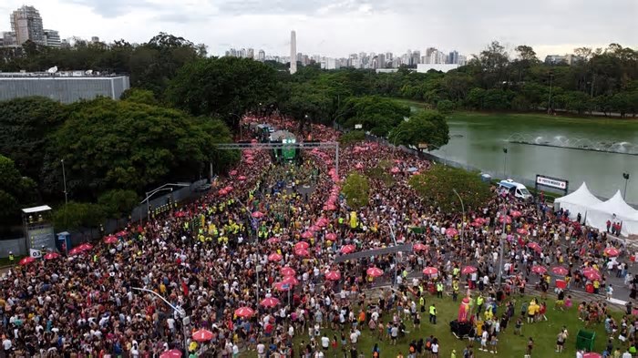 Mesmo com altas temperaturas, prefeitura de SP não vai mudar horário de blocos de rua no Carnaval