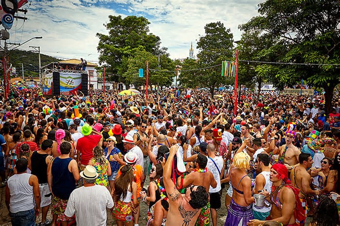 São Paulo surpreende entre os destinos mais buscados para o Carnaval 2025; veja a lista