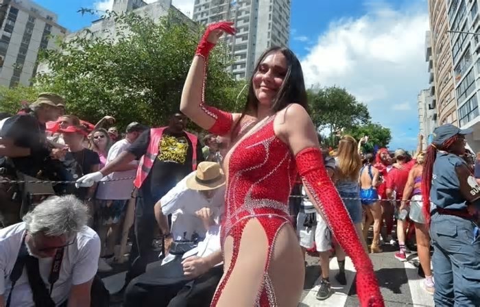 Carnaval 2025: Acadêmicos do Baixo Augusta, maior bloco de rua em São Paulo, desfila neste domingo