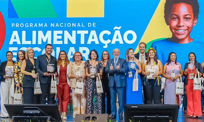Dia de rodas de samba e ensaio geral do Carnaval