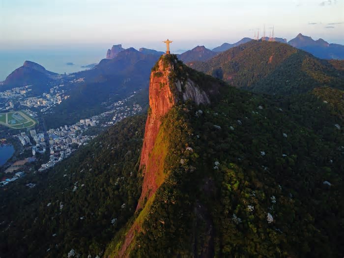 Polêmica nas alturas: Projetos de lei preveem transferir Alto Corcovado para a Igreja; ICMBio discorda