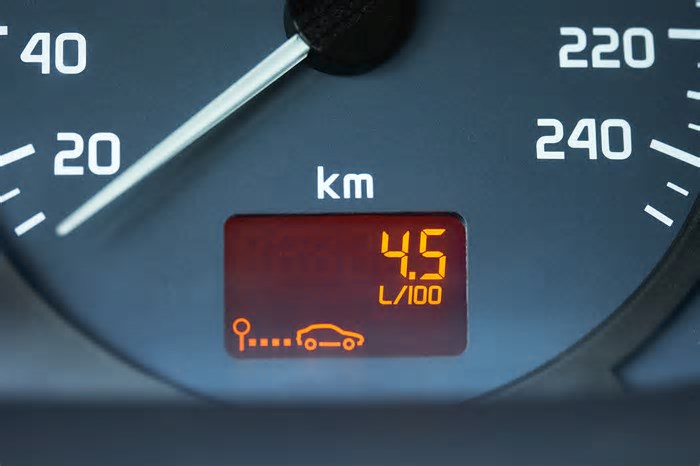 Nem todas as versões de um mesmo carro são econômicas (Imagem: Georgy Dzyura/Shutterstock)