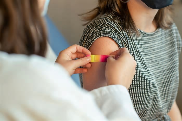 Ministério da Saúde divulga nova estratégia para vacinar adolescentes de 15 a 19 anos contra HPV; saiba principais dúvidas