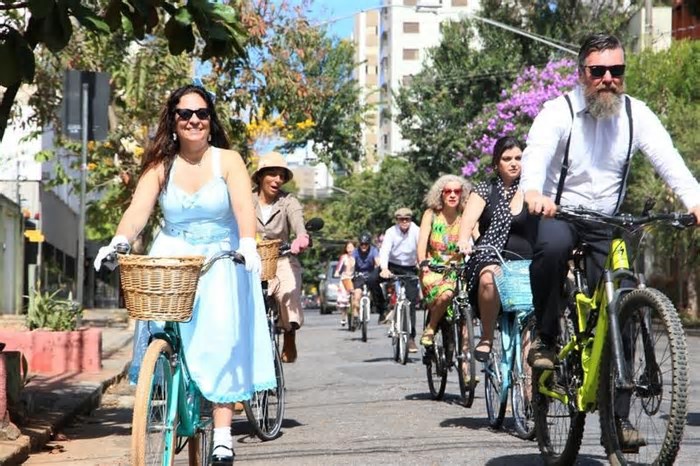 Projeto convida a pedalar para conhecer pontos históricos de BH