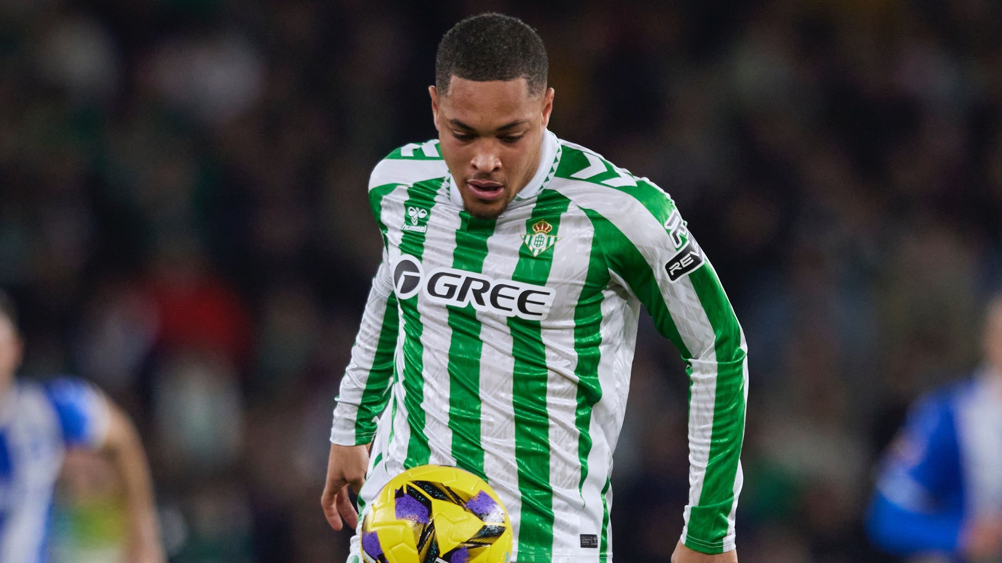Betis anuncia saída de Vitor Roque, próximo de reforçar o Palmeiras