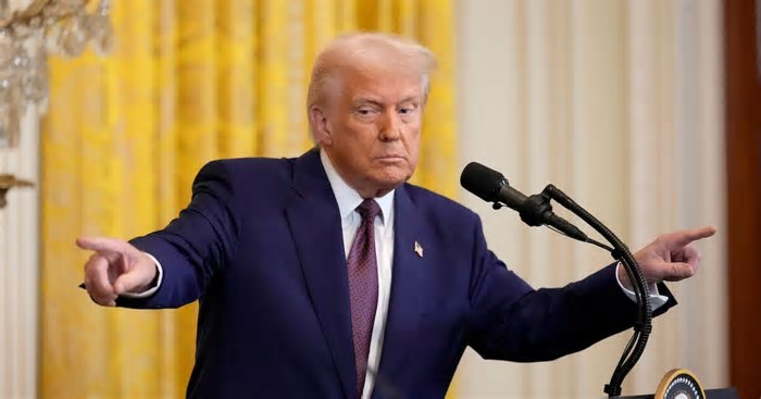 Trump avança com velocidade em sua lista de tarefas, mas há sinais de alerta em seu primeiro mês