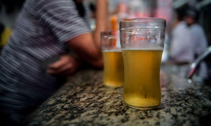 Cerveja e petiscos estão mais caros nos bares da Grande BH, aponta pesquisa