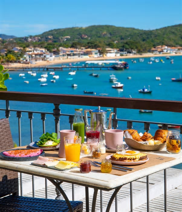 Como é o estilo caiçara chique adotado por restaurantes do litoral brasileiro
