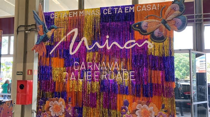 BH recepciona folião com marchinhas de Carnaval no aeroporto e rodoviária