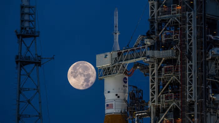 Former Gov Officials Propose Conflicting Plans for Artemis