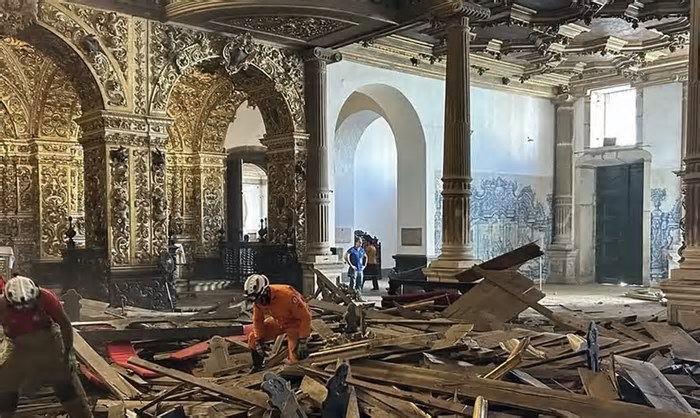 Brasil: Queda de teto da ‘igreja de ouro’ na Bahia mata uma pessoa