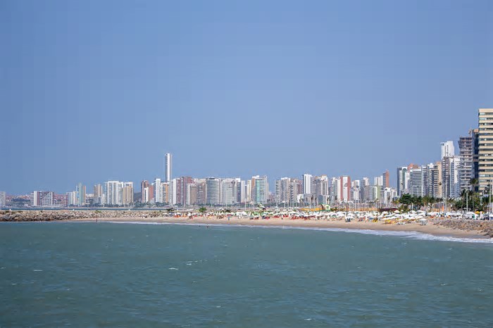 27 trechos estão impróprios para banho no mar em Fortaleza este fim de semana