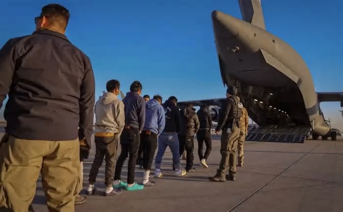 Novo voo de deportados dos EUA pousará em Fortaleza, e FAB fará transporte para BH