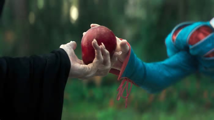 Novo vídeo de Branca de Neve destaca semelhanças do live-action com a animação clássica de 1937