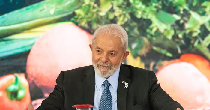 Lula anuncia redução de alimentos ultraprocessados na alimentação escolar