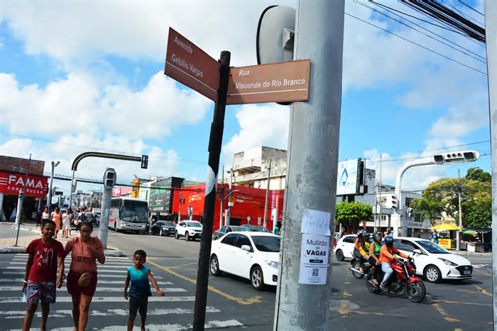 Sabe quem foi a pessoa que dá nome à rua por onde você passa?