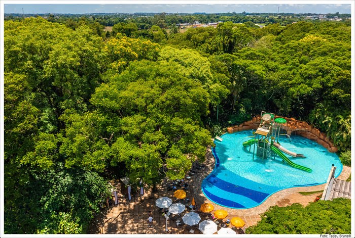 12 hotéis ao redor do Brasil com programação especial para o Carnaval 2025