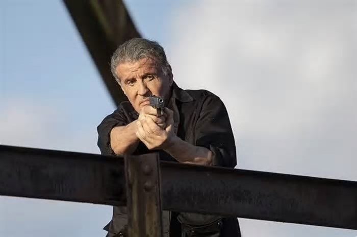 IA recria voz de dublador de Sylvester Stallone em novo filme do astro e gera protesto entre profissionais do setor