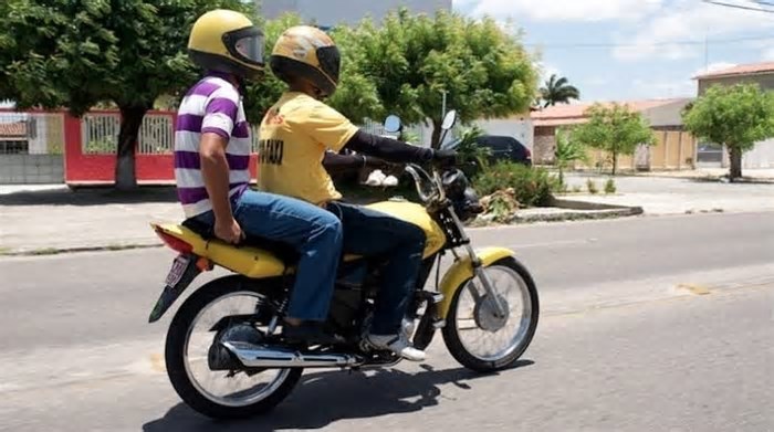 Justiça do AM proíbe prefeitura de Tefé de multar motociclistas por APP