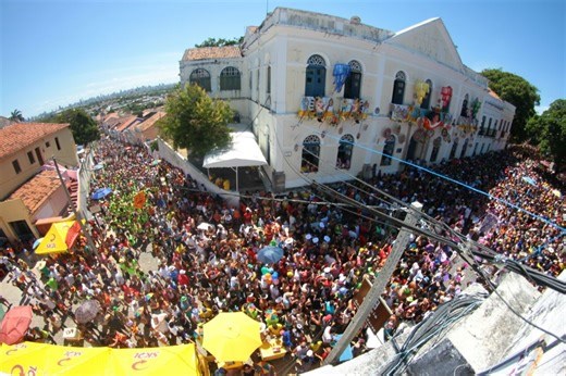 Carnaval e Data Magna mudam horários de shoppings, bancos e serviços no Grande Recife; saiba o que abre e o que fecha
