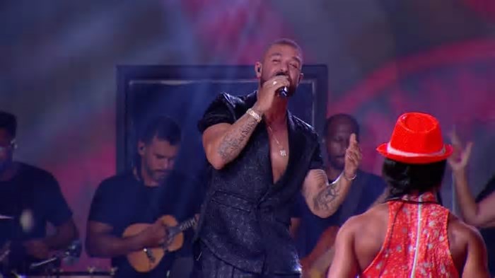 Diogo Nogueira começa show e anuncia: 'Bem-vindos ao BBB do samba!'