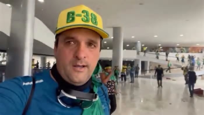 Vídeos e Pix levam Moraes a aceitar denúncia contra político do ES por atos no 8/1