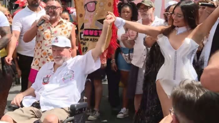 Marcelo Rubens Paiva é agredido em desfile de bloco em São Paulo