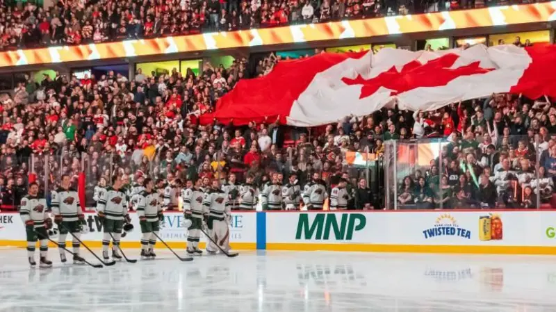 Canadenses vaiam hino americano em partidas esportivas, após Trump anunciar tarifas