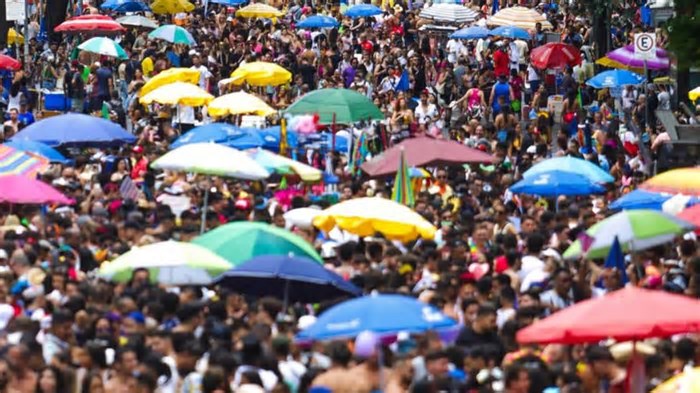 Prefeitura cadastra 11 mil ambulantes para o Carnaval de BH, metade do ano passado