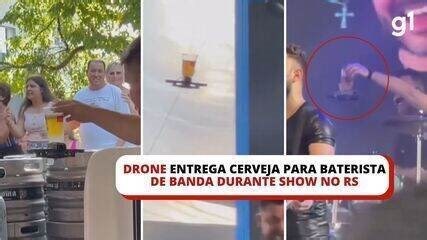 Drone sobrevoa plateia durante show e entrega chope para baterista no RS; VÍDEO