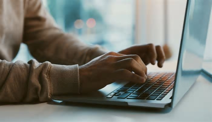 Empresas oferecem mais de 100 vagas na área de tecnologia; lista e como se candidatar