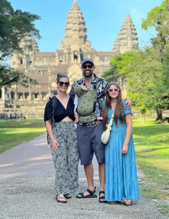 Mãe usa período da licença-maternidade para viajar pelo mundo com a família