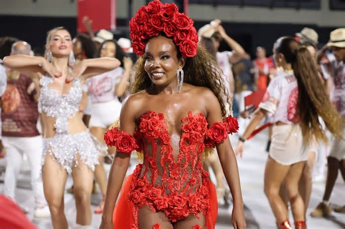 Thelma Assis revela diferencial da preparação para maratona entre SP e RJ no Carnaval 2025