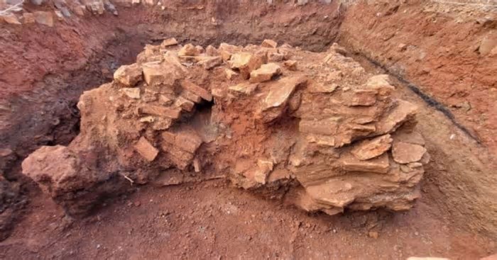 Estrutura arqueológica do século 18 é descoberta no centro de Santo Ângelo