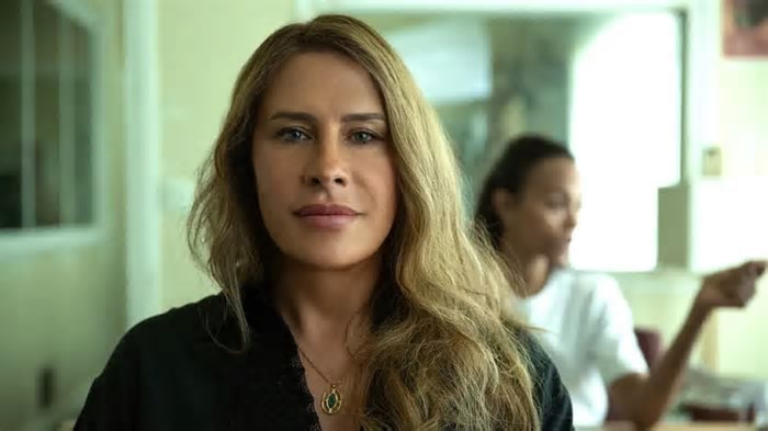 Karla Sofía Gascón é excluída de convidados de Oscar britânico
